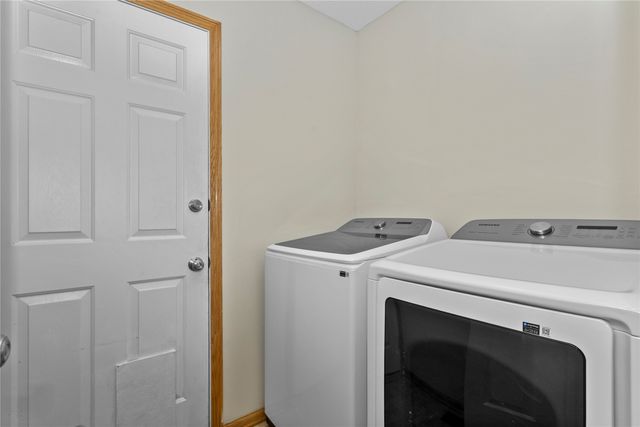 1526 94th Street, West Des Moines, IA 50266