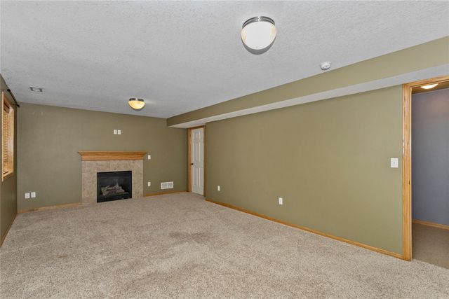 1526 94th Street, West Des Moines, IA 50266