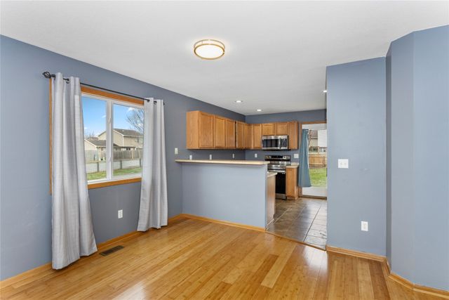 1526 94th Street, West Des Moines, IA 50266