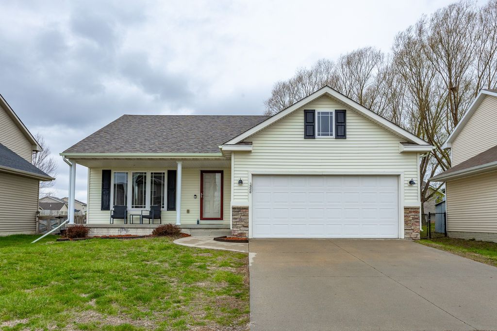 1526 94th Street, West Des Moines, IA 50266