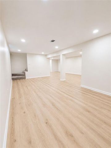 1001 W 93rd Street, Kansas City, MO 64114