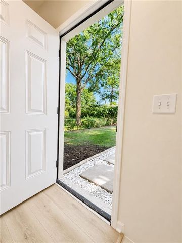 1001 W 93rd Street, Kansas City, MO 64114
