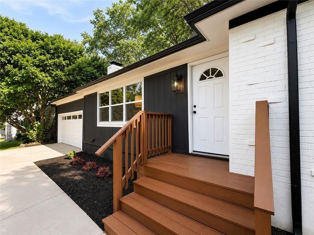 1001 W 93rd Street, Kansas City, MO 64114