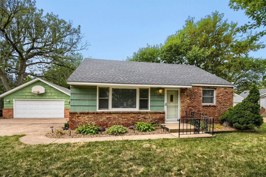 7558 5th Street NE, Fridley, MN 55432