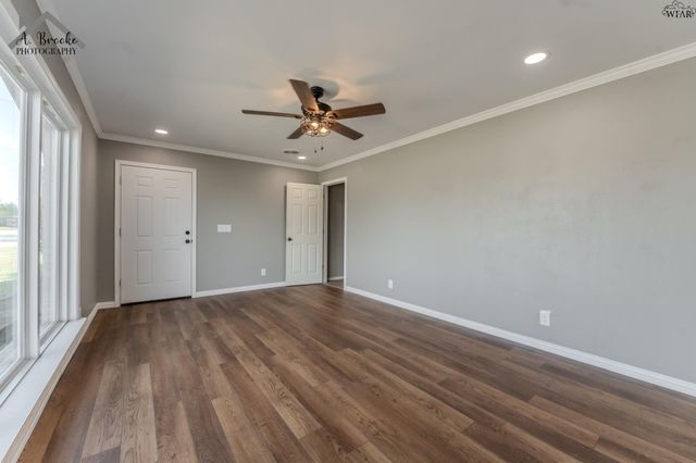 500 W SUMMIT AVENUE, Electra, TX 76360