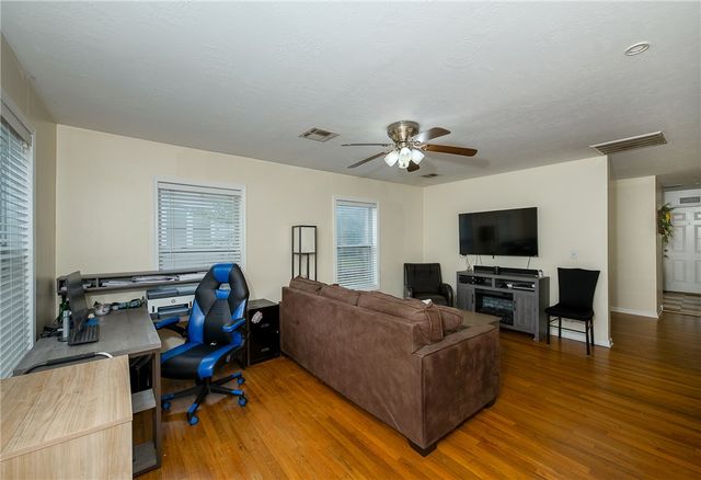 802 West Hwy 21, Caldwell, TX 77836