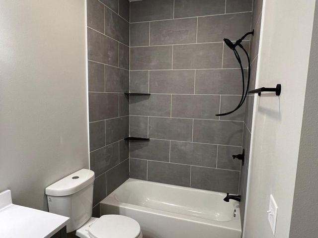 104 6th Avenue E, Ellendale, MN 56026