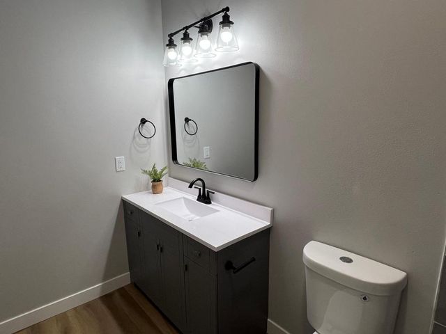 104 6th Avenue E, Ellendale, MN 56026