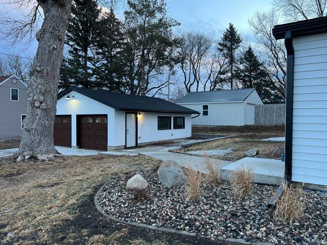 104 6th Avenue E, Ellendale, MN 56026