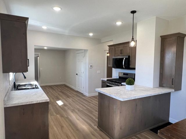 104 6th Avenue E, Ellendale, MN 56026