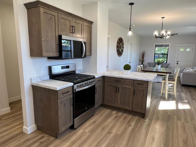 104 6th Avenue E, Ellendale, MN 56026