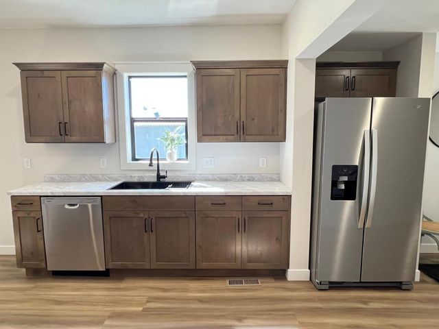 104 6th Avenue E, Ellendale, MN 56026