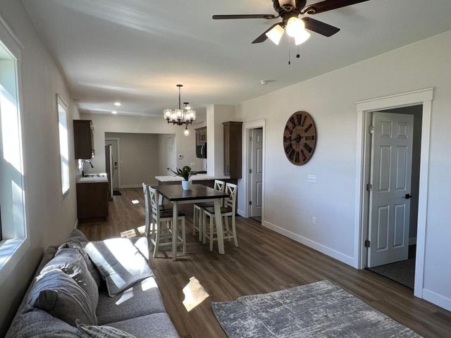 104 6th Avenue E, Ellendale, MN 56026