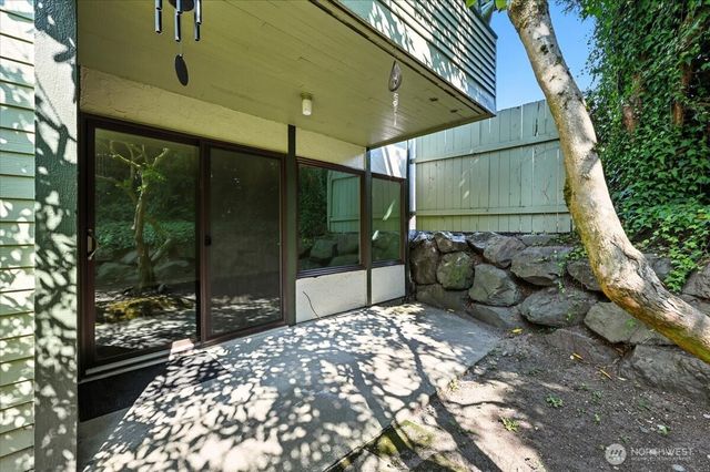 18910 NW 8th Avenue NW #121, Shoreline, WA 98177