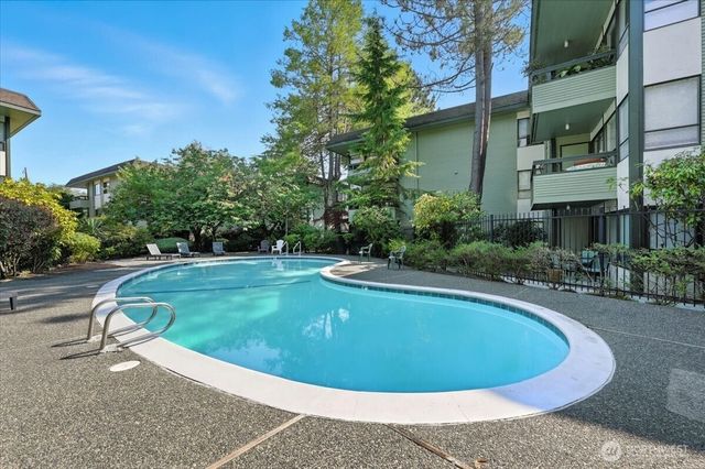 18910 NW 8th Avenue NW #121, Shoreline, WA 98177