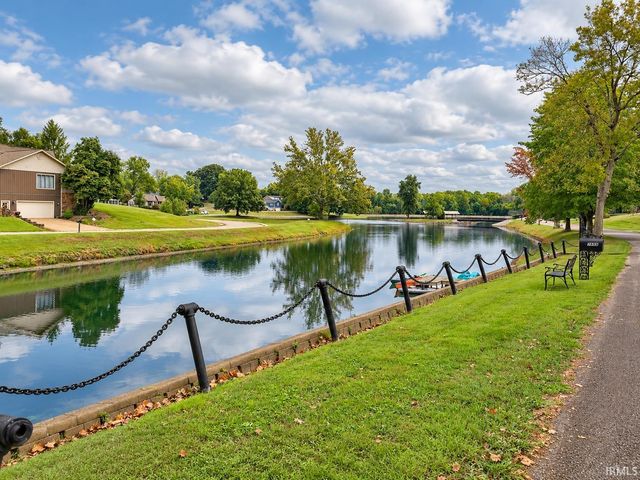6322 Pfafflin Lake Boulevard, Newburgh, IN 47630