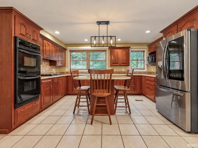 6322 Pfafflin Lake Boulevard, Newburgh, IN 47630
