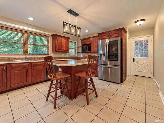 6322 Pfafflin Lake Boulevard, Newburgh, IN 47630