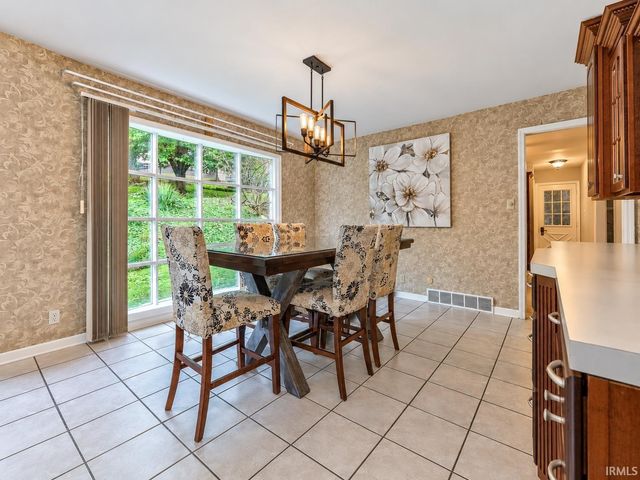 6322 Pfafflin Lake Boulevard, Newburgh, IN 47630
