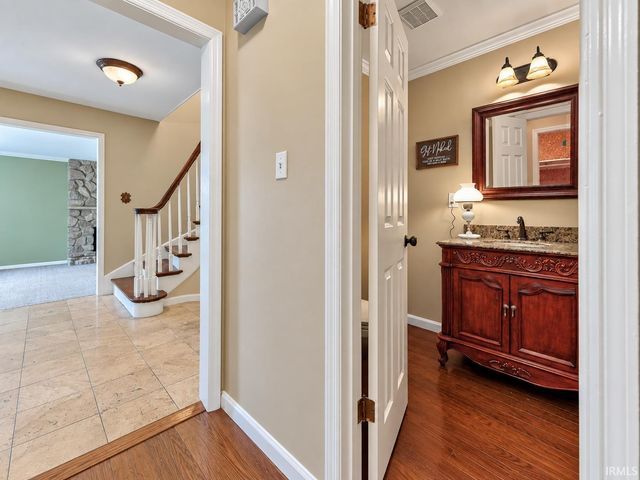 6322 Pfafflin Lake Boulevard, Newburgh, IN 47630