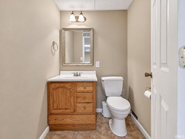 6322 Pfafflin Lake Boulevard, Newburgh, IN 47630