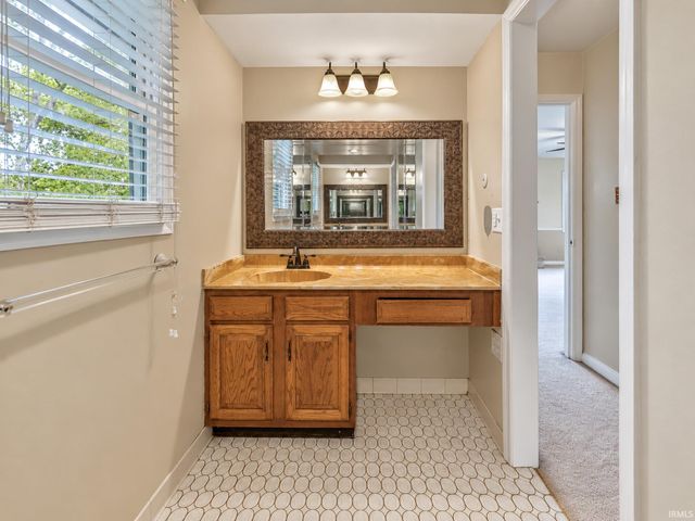 6322 Pfafflin Lake Boulevard, Newburgh, IN 47630