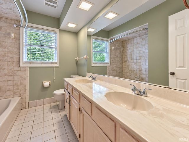 6322 Pfafflin Lake Boulevard, Newburgh, IN 47630