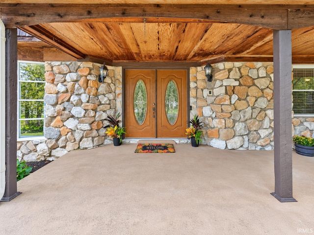 6322 Pfafflin Lake Boulevard, Newburgh, IN 47630