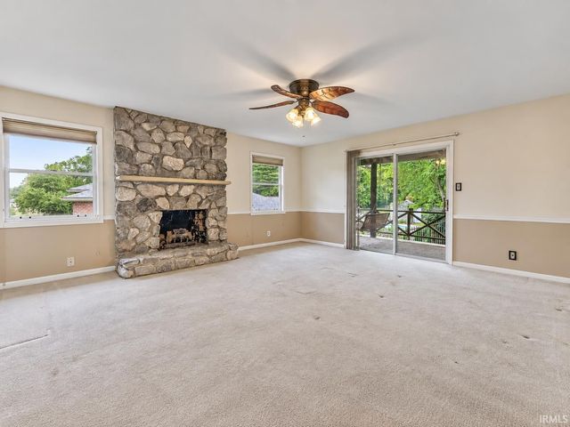 6322 Pfafflin Lake Boulevard, Newburgh, IN 47630