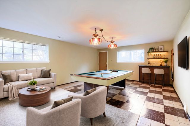 883 E Zinnia Lane, Palatine, IL 60074