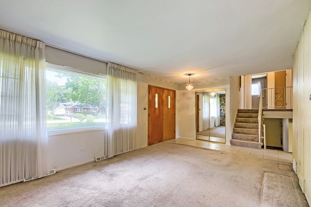 883 E Zinnia Lane, Palatine, IL 60074
