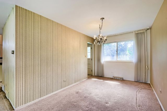 883 E Zinnia Lane, Palatine, IL 60074