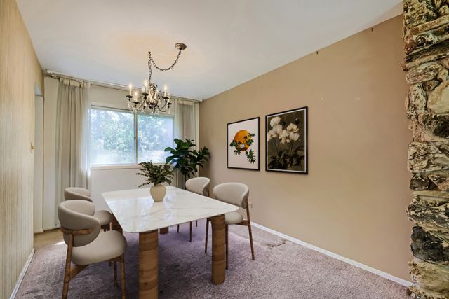 883 E Zinnia Lane, Palatine, IL 60074
