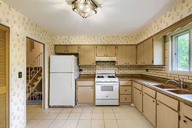 883 E Zinnia Lane, Palatine, IL 60074