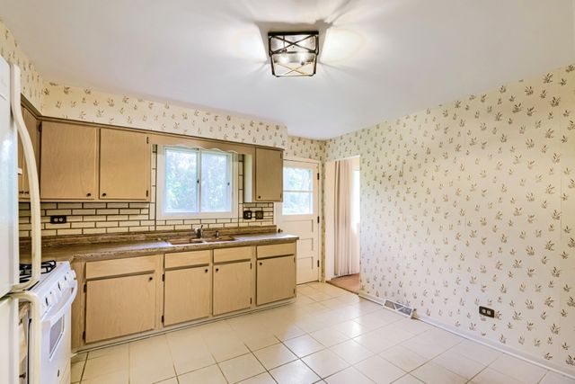 883 E Zinnia Lane, Palatine, IL 60074