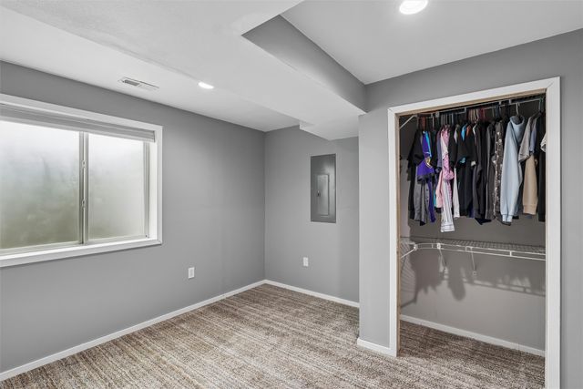 2510 E 38th Court, Des Moines, IA 50317