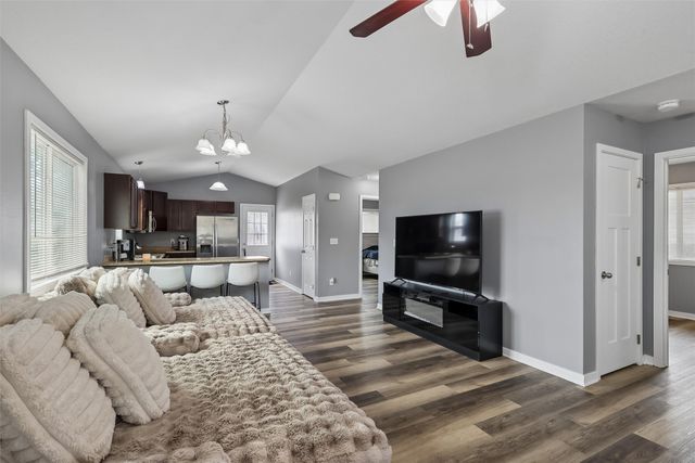 2510 E 38th Court, Des Moines, IA 50317