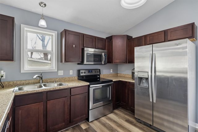 2510 E 38th Court, Des Moines, IA 50317