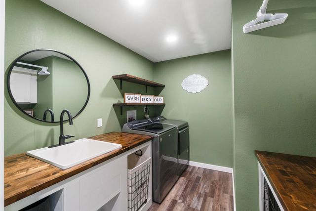 434 Amber Lane, Elk Run Heights, IA 50707