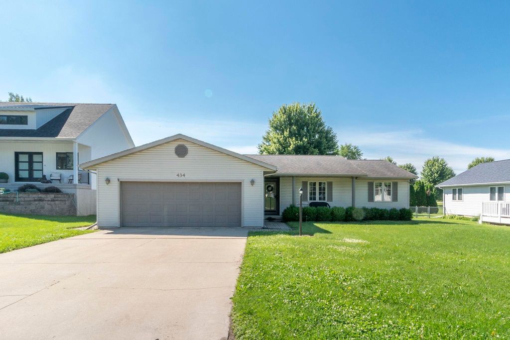 434 Amber Lane, Elk Run Heights, IA 50707