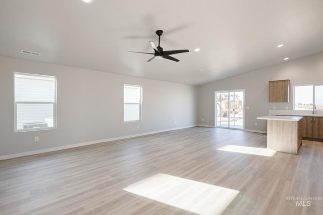 7413 S Menzingers Ave, Meridian, ID 83642