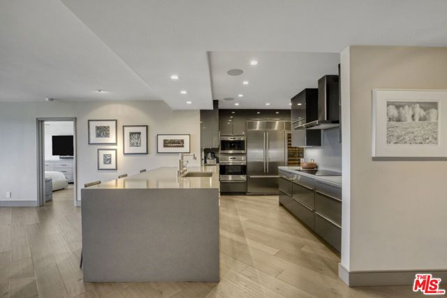 865 Comstock Avenue 16F, Los Angeles, CA 90024
