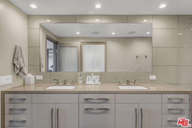 865 Comstock Avenue 16F, Los Angeles, CA 90024