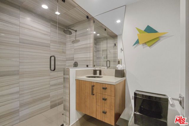 865 Comstock Avenue 16F, Los Angeles, CA 90024