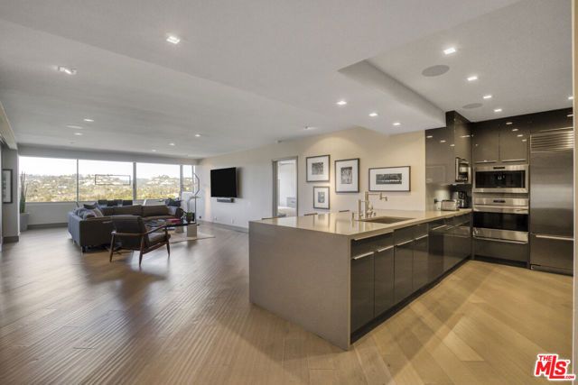 865 Comstock Avenue 16F, Los Angeles, CA 90024