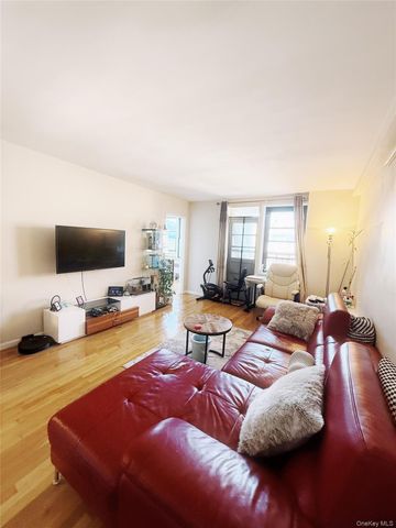 13950 35 Avenue 4D, Flushing, NY 11354