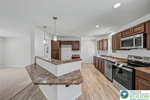 90 Oneida Trail, Penn Forest Twp, PA 18210