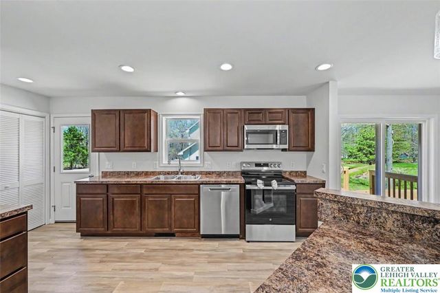 90 Oneida Trail, Penn Forest Twp, PA 18210