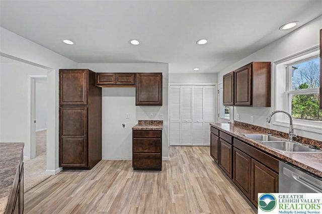 90 Oneida Trail, Penn Forest Twp, PA 18210