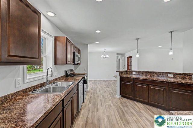 90 Oneida Trail, Penn Forest Twp, PA 18210